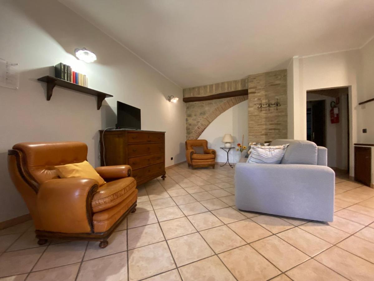 Agriturismo Il Pozzo 卡斯蒂戈隆·多尔希亚 外观 照片
